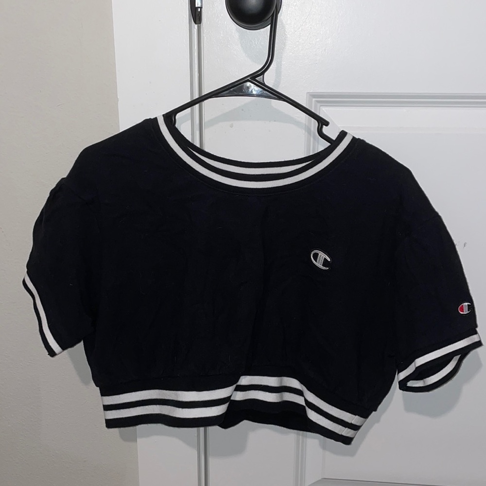 Women’s cropped Champion shirt
